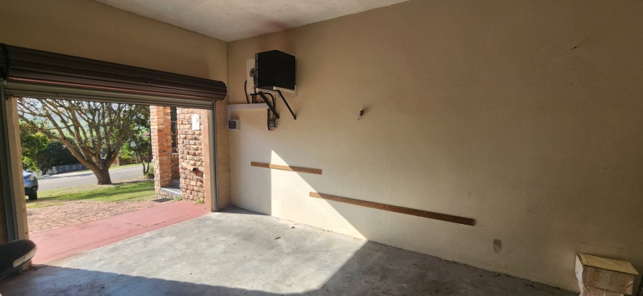 4 Bedroom Property for Sale in Fraaiuitsig Western Cape